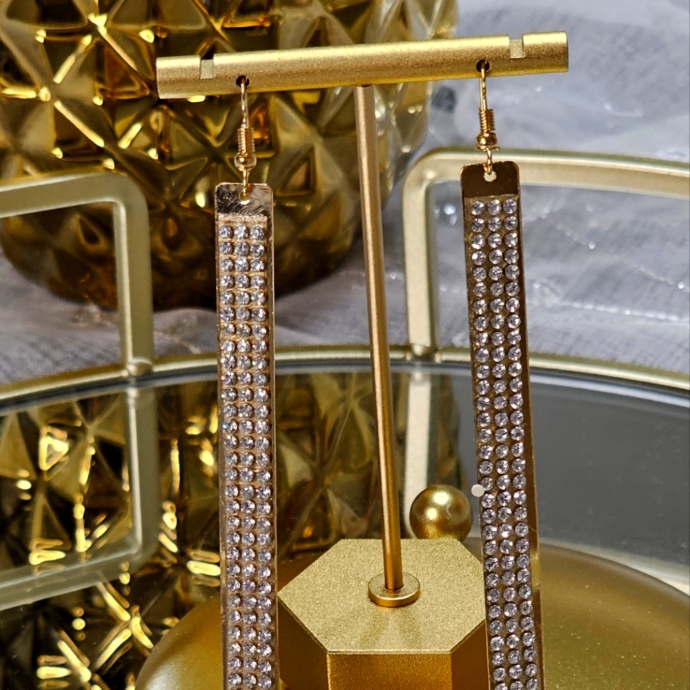 GOLD EARRING